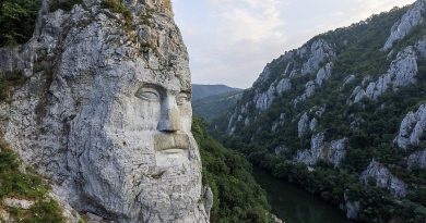 La statua di Decebalo La statua di Decebalo